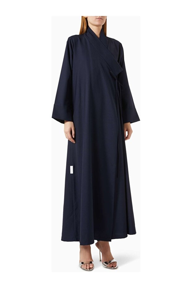 High Collar Abaya Ideal for Daily and Nighttime Wear with Comfortable Design and Stylish Details