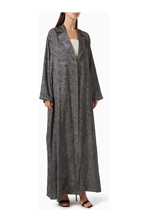 Capture Elegance with Modern Design Viscose Abaya Featuring a Comfortable Silhouette