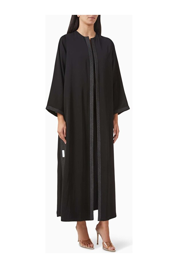 Comfortable Stitched Edge Detailed Abaya for Everyday or Evening Wear with Stylish Design and Comfortable Silhouette