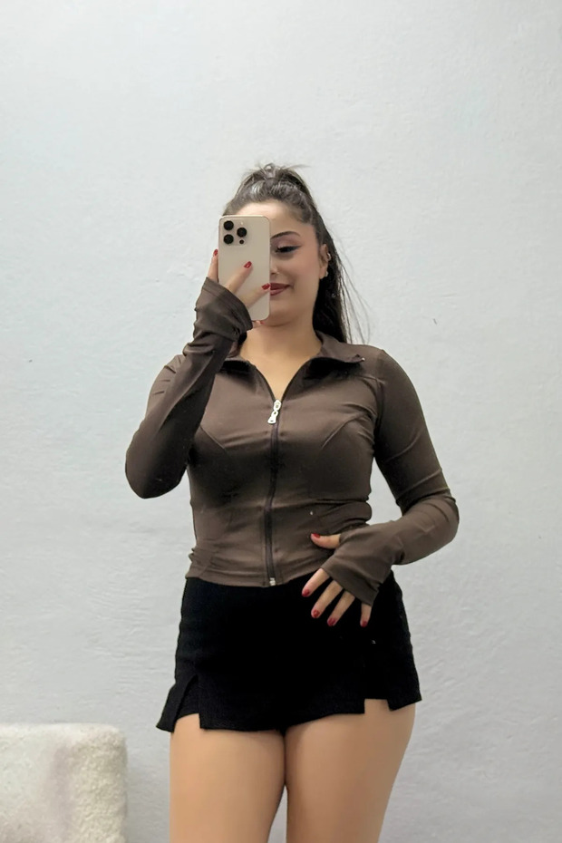 سترة نسائية قصيرة من دايفر كروب باللون البني