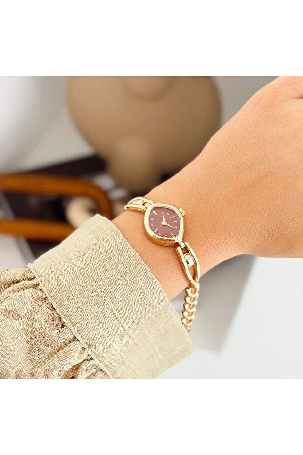 Georgi Gold-Red Watch | Clock