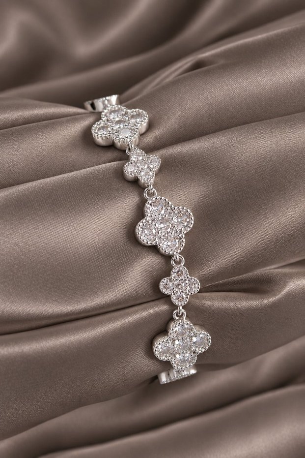 Brass Zircon Stone Clover Model Silver Color Vip Series Women's Bracelet