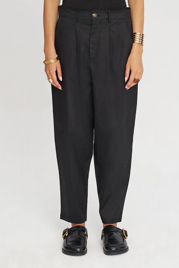 Women's Pleated Front Carrot Cut Casual Pants