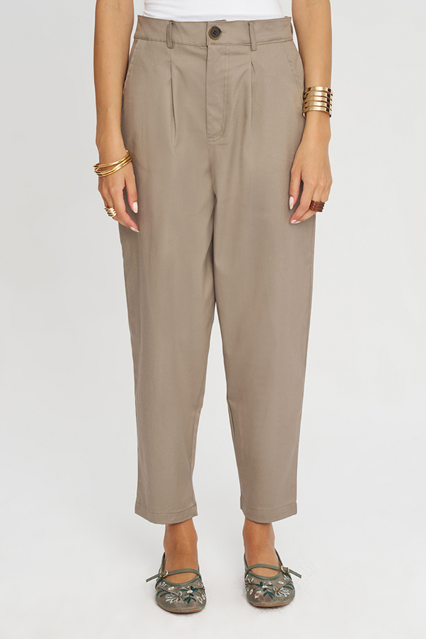 Women's Pleated Front Carrot Cut Casual Pants