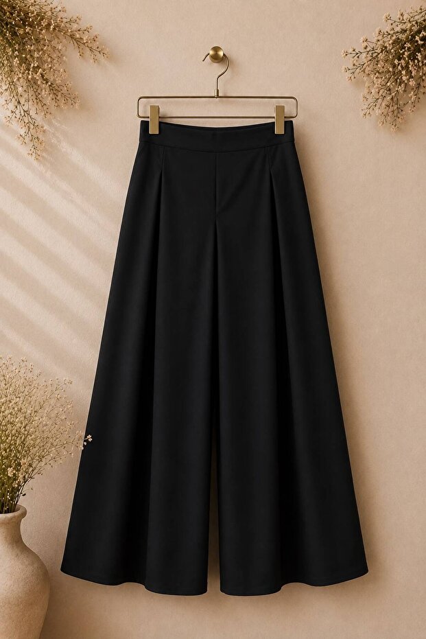 Black Pleated Trousers