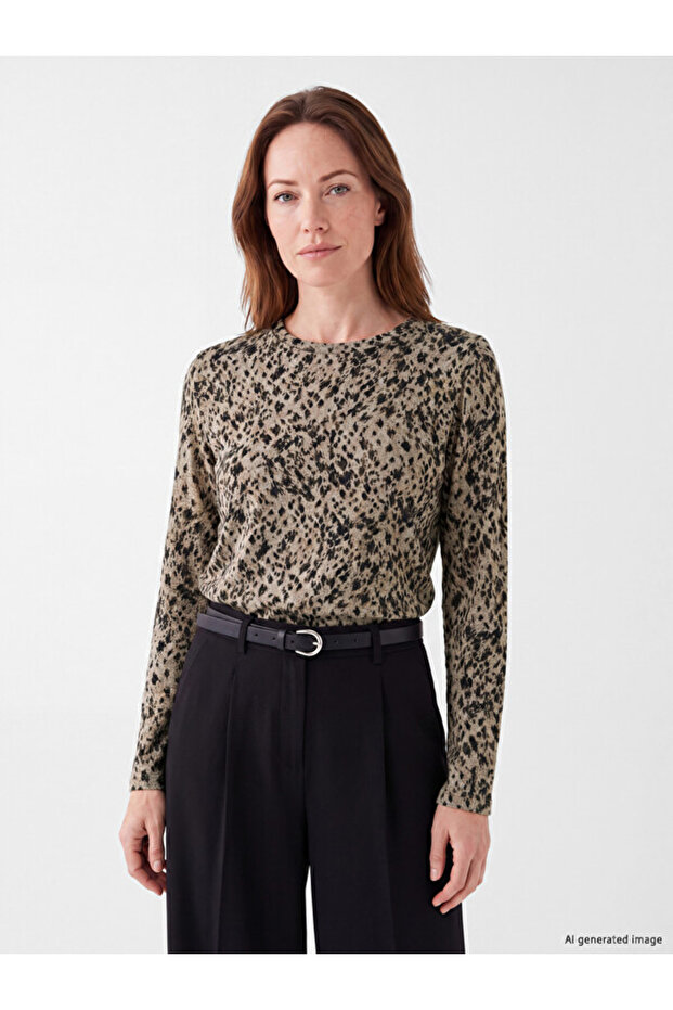 Zero Roba Collar Embroidered Women's T-Shirt from Uzg Store for Style Enthusiasts