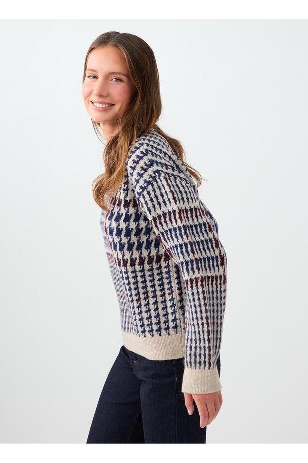 Ecru Houndstooth Patterned Crew Neck Knit Sweater