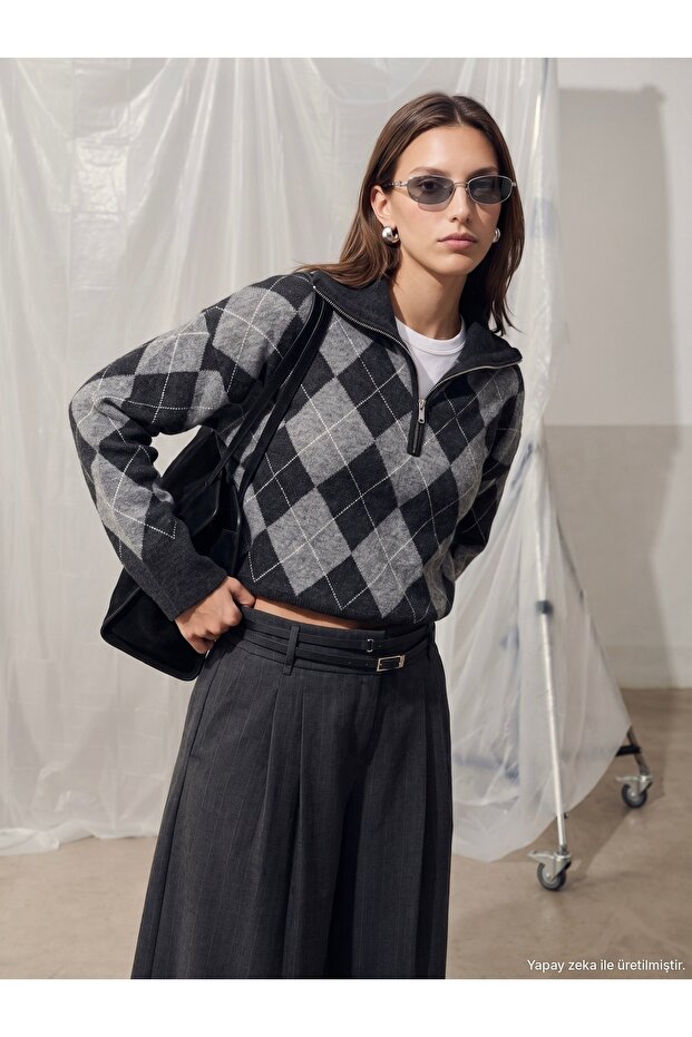 10880 Diamond Patterned Zippered Sweater-Anthracite