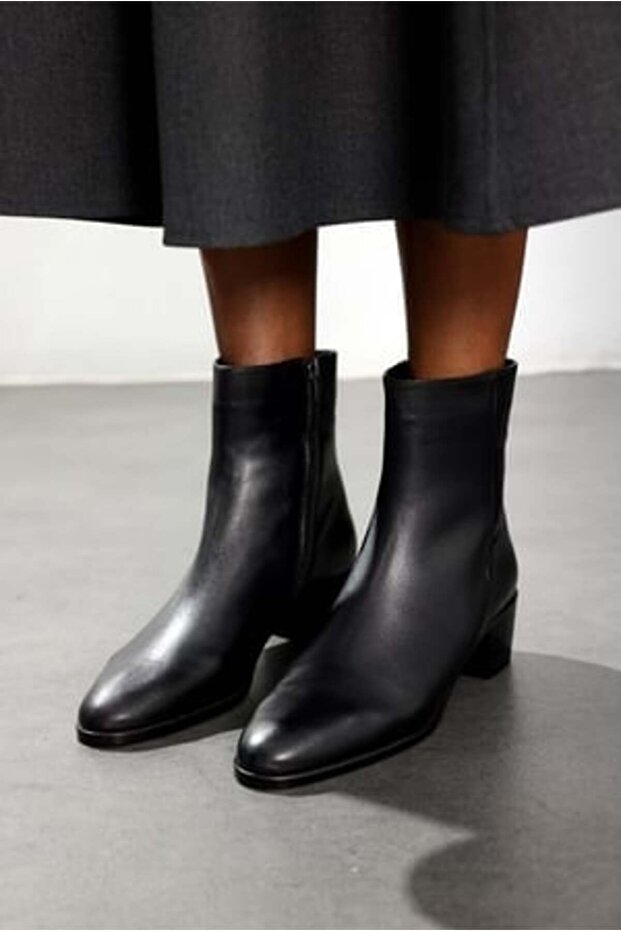 Black Leather Classic Boots 25489