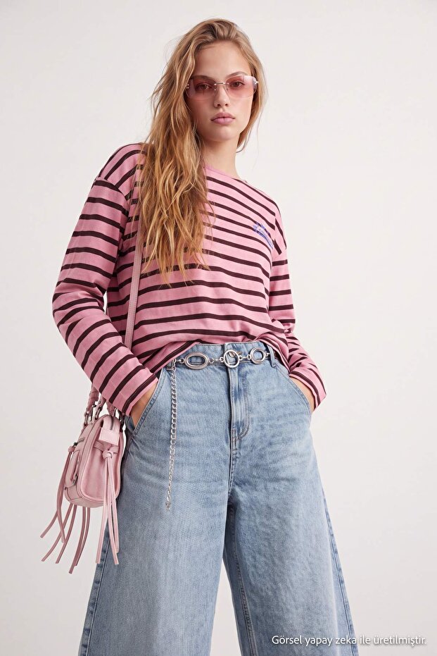 Açık Pembe Çizgili Baskılı Oversize/Geniş Kesim Bisiklet Yaka Uzun Kollu Örme T-Shirt TWOAW27TS00057