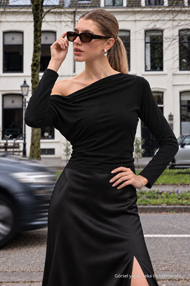 Women's Casual Degaje Boat Neck Black Blouse
