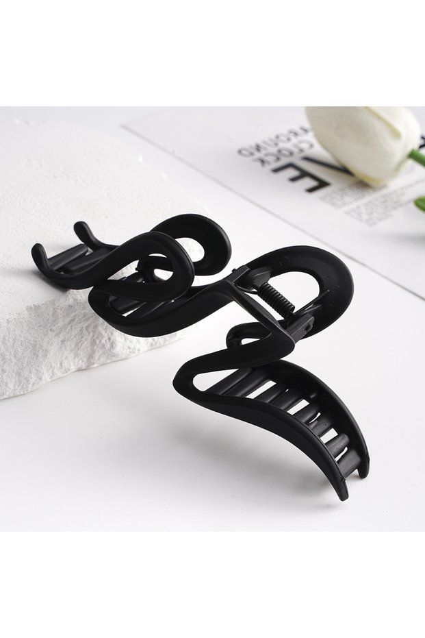 matte black 13cm Acrylic Hair Clips For Women Hairpin Matte Wave Hair Claw Clip Ponytail Hair Access