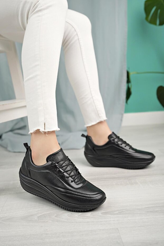 2032 Black Genuine Leather Daily Women's Walking Shoes