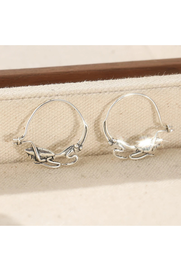 T939 Retro Exquisite Handcrafted Insect Shaped Hoop Earrings for Women Creative Fashion Daily Party