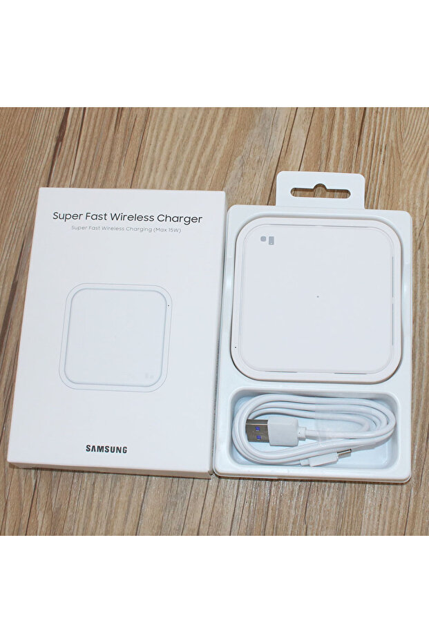 White 9V 2.77A EP-P2400 Wireless Charger Fast Charge Pad for Galaxy S20 S21 S22 S23