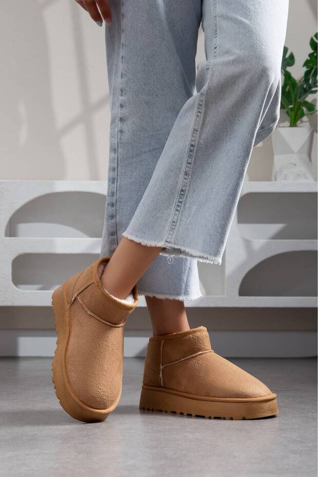 Women's Thick Sole Furry Boots