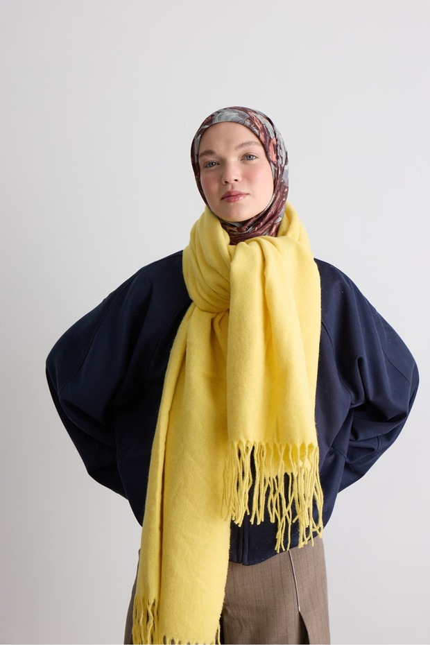 Classic Tasseled Wide Scarf