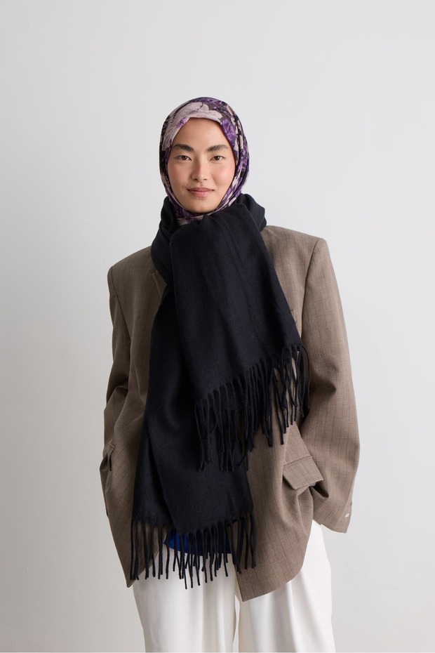 Classic Tasseled Wide Scarf