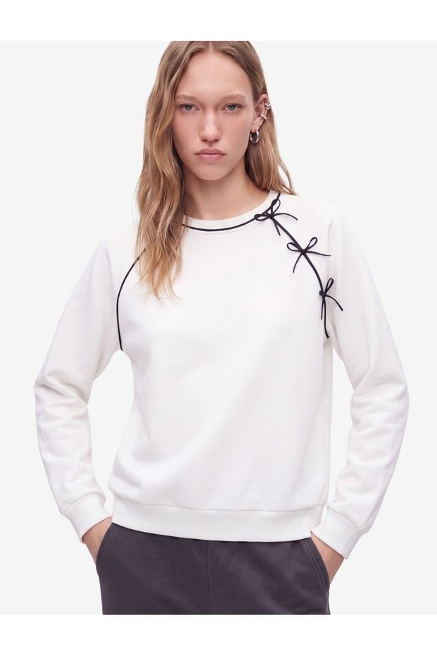Long Sleeve Embroidered Crew Neck Bowknot Sweatshirt