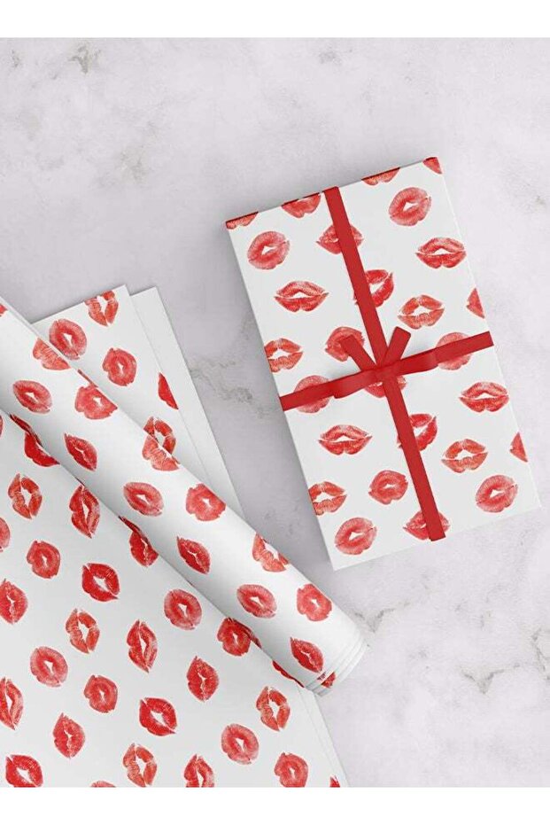 Kisses Wrapping Paper, 6 Sheets