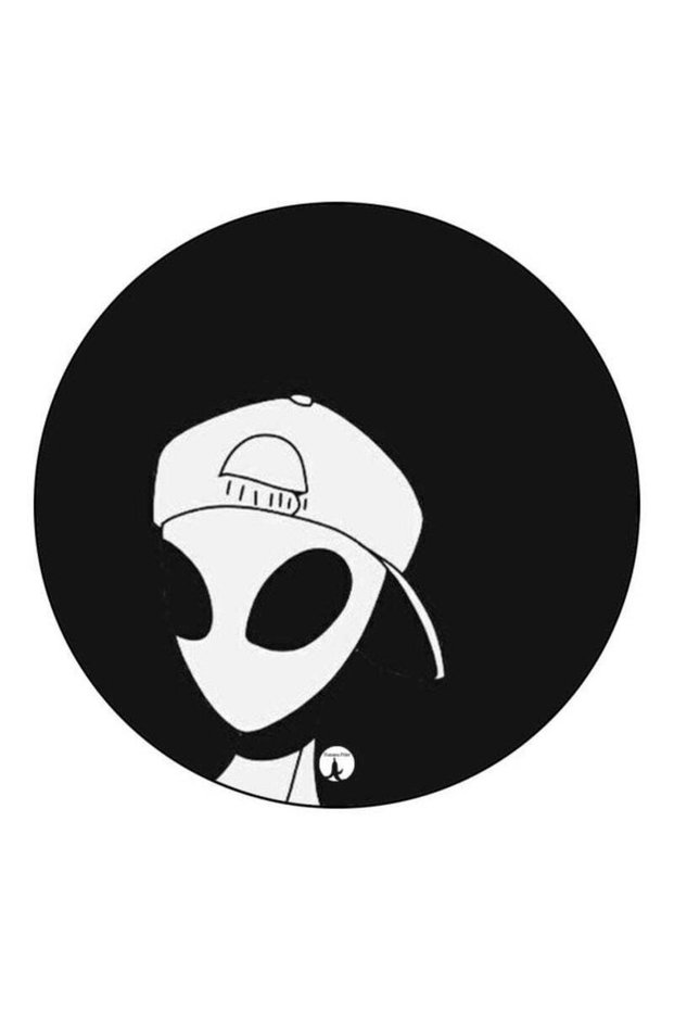 Alien Printed Badge Black/White