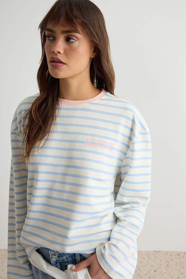 Light Blue Striped Front and Back Slogan Printed Knitted T-Shirt Twoaw27Ts00121