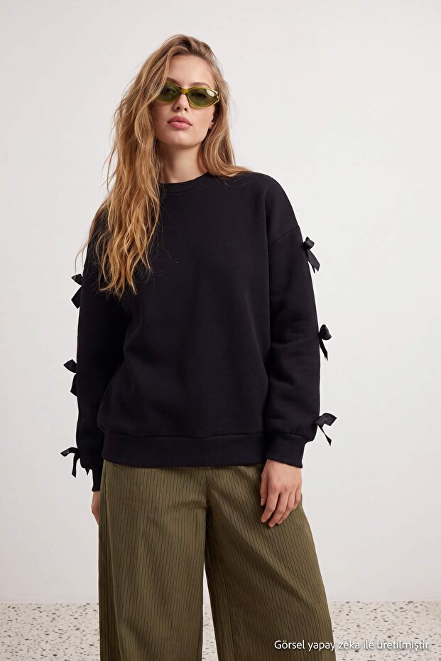Black Bow Detail Oversized/Loose Fit Thick Fleece-Lined Knit Sweatshirt TWOAW25SW00249