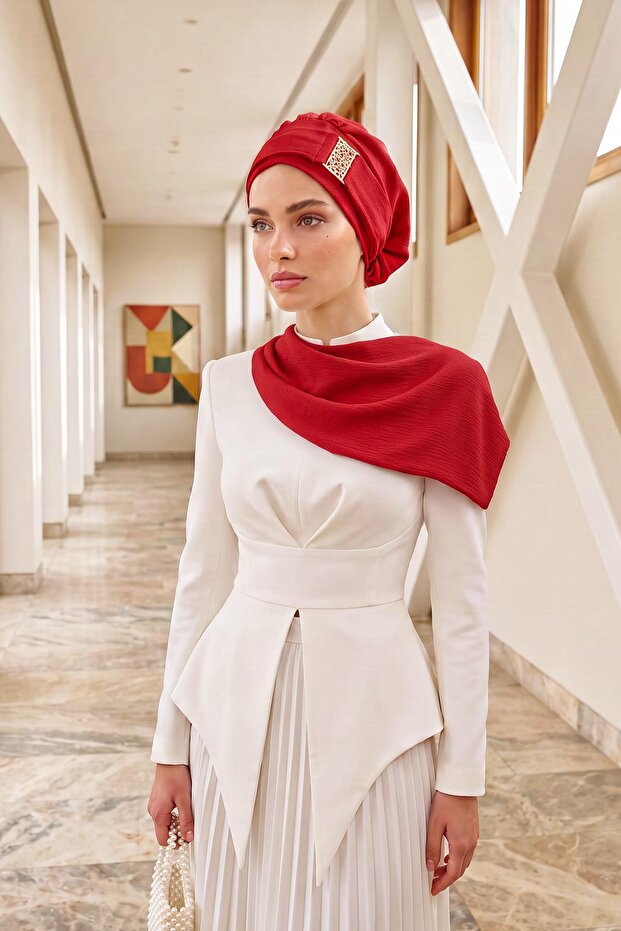 Ready-Made Turban with Low-Cut Collar and Gold Accessories, Ht-11A