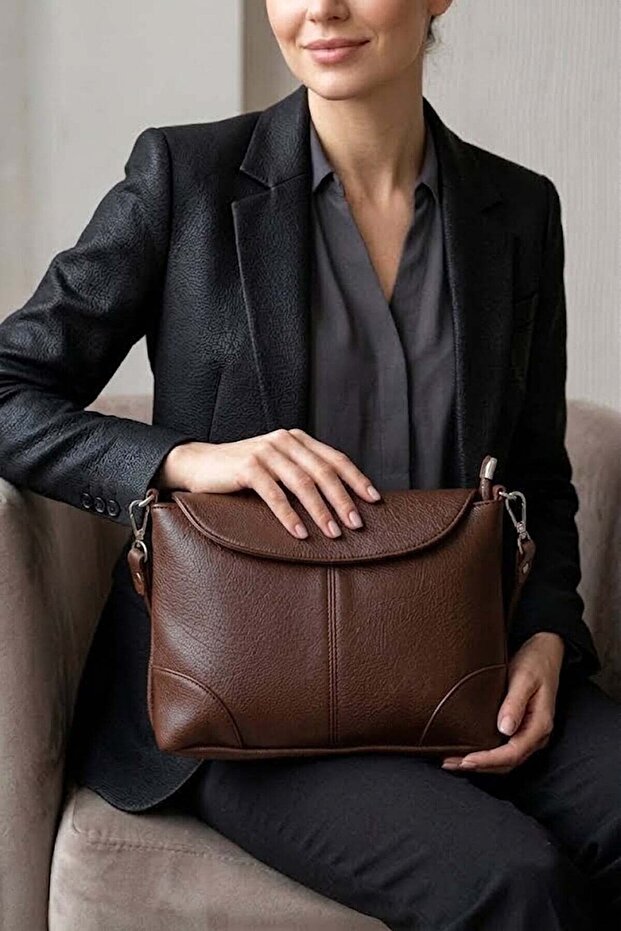 26Kclim393-5C Women's Shoulder Bag Brown