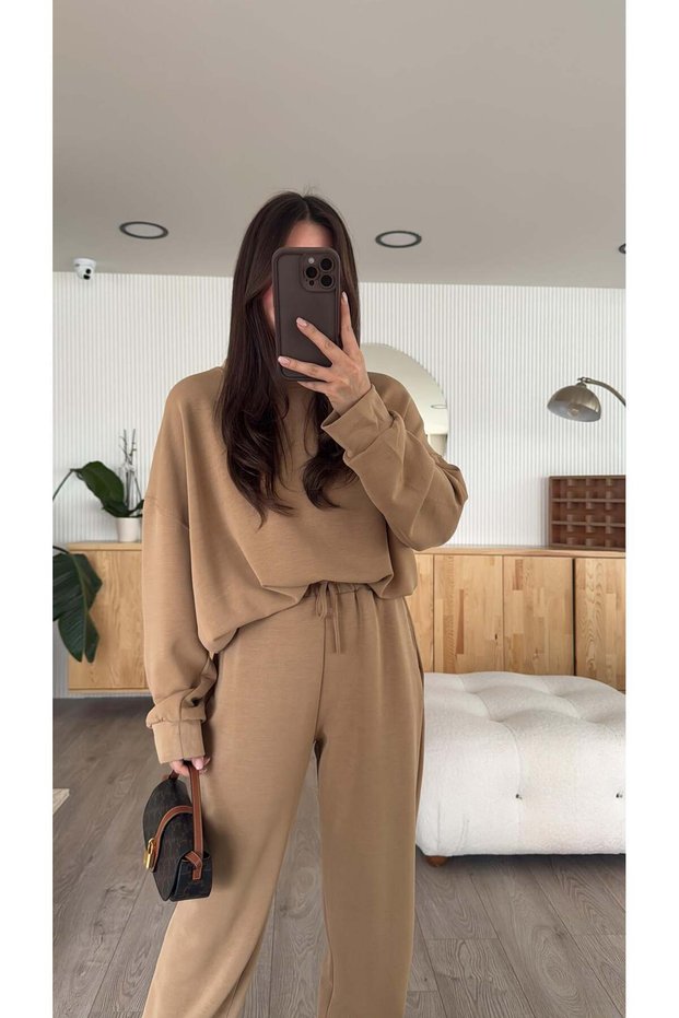 Camel Crew Neck Sweatshirt with Elastic Cuffs Tracksuit Set