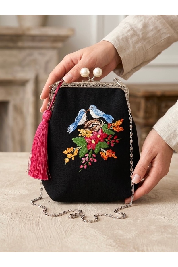 100% Hand Embroidered Vintage Linen Bag. Bird's Nest Themed .18X18 Cm, Lightweight Bag