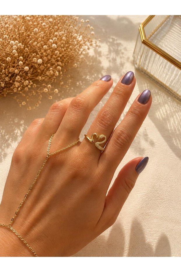 Swan Patterned Gold Ring