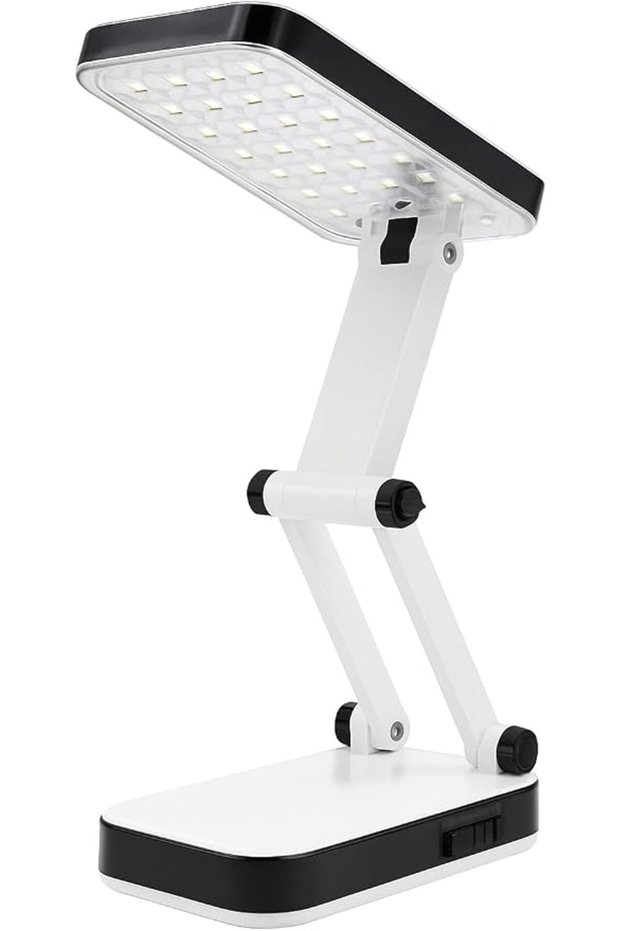 مصباح مكتب LED 666 محمول قابل للطي وقابل لإعادة الشحن ومتعدد الألوان، بتصميم مدمج وسطوع قابل للتعديل