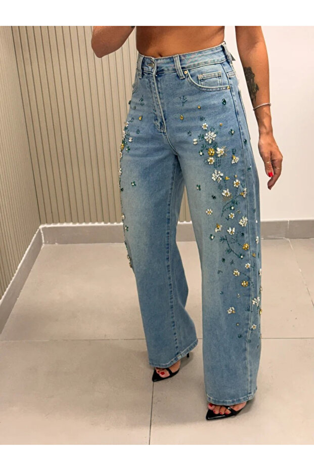Blue Jeans with Stone Embroidery on the Front - 9084