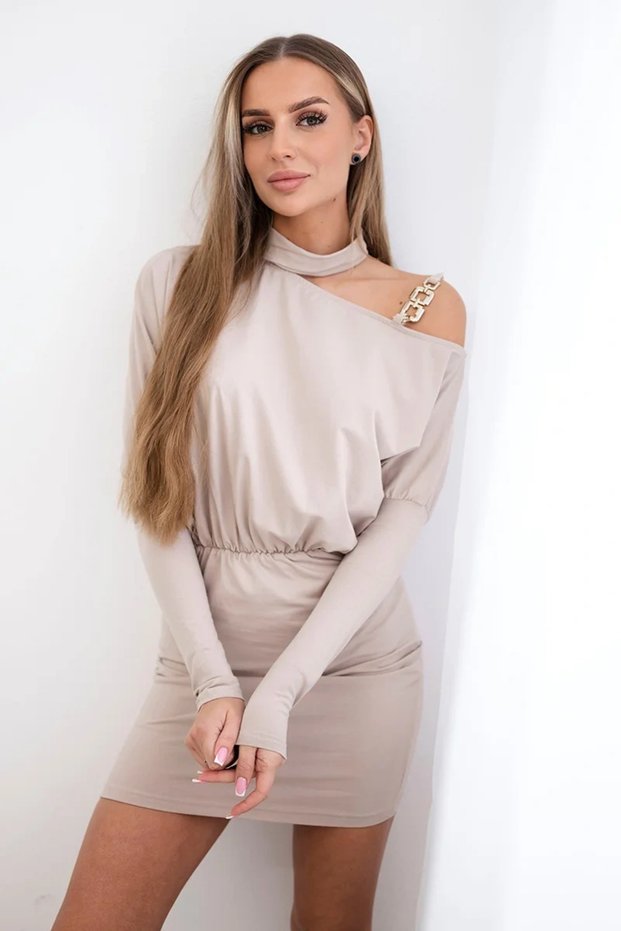 Rochie cu decorație la umăr bej