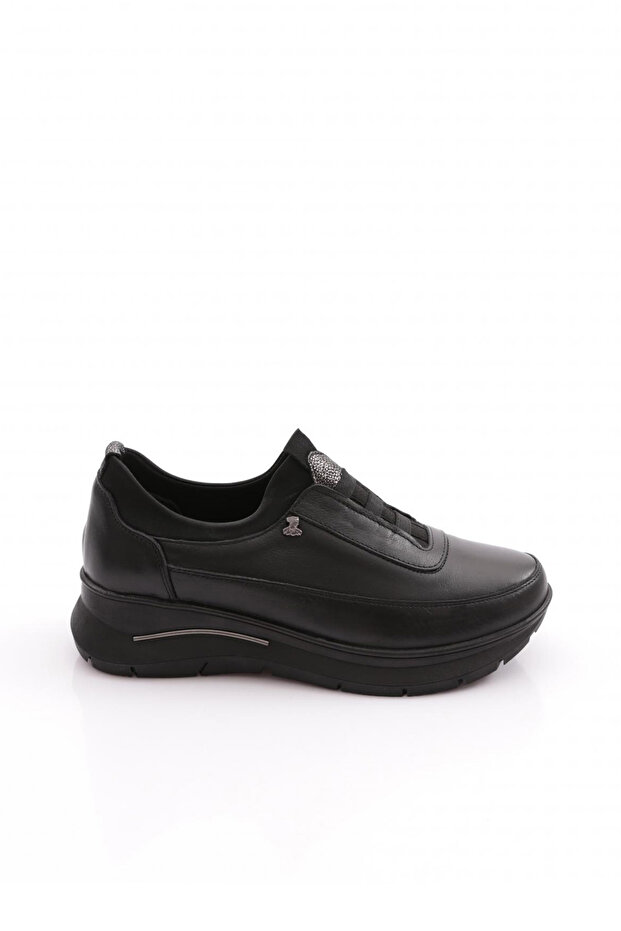 26402000K Women's Leather Casual Shoes