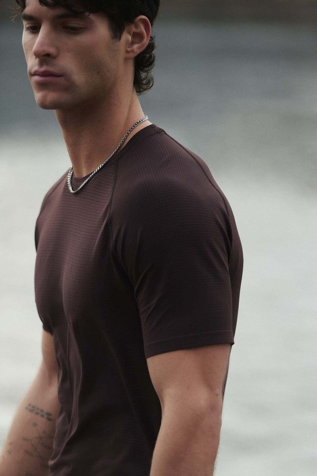 Muscle Fit Sports T-shirt with DryMove™