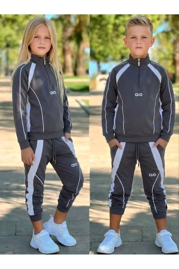 Children's tracksuit suit