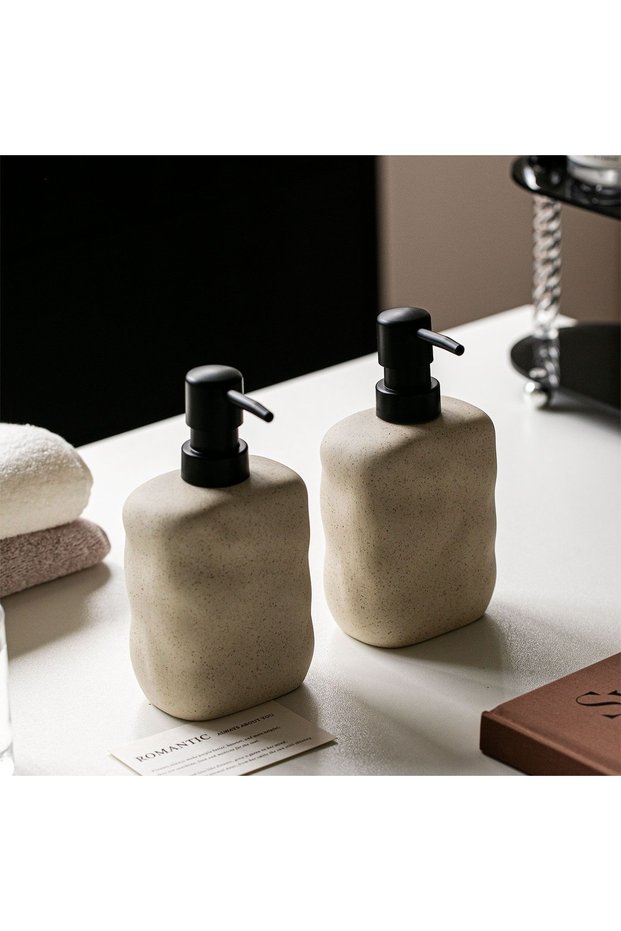 2pcs Wabi-sabi Ceramic Lotion Bottle 450ML Squeeze Bottle Soap Dispenser Shampoo Lotion Conditioner