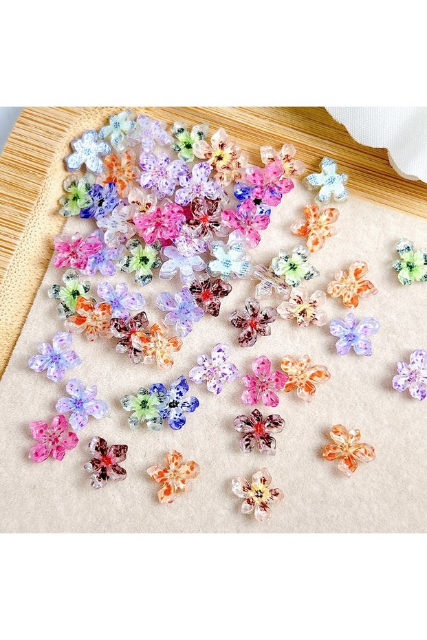 Mixed 50PCS 50PCS Creative Irregular Colored Flowers Nail Charms 3D Translucent Unique Spot Flowers