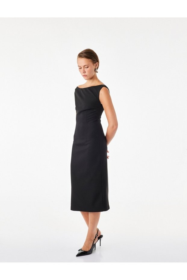 Asymmetrical Collar Sleeveless Gathered Dress