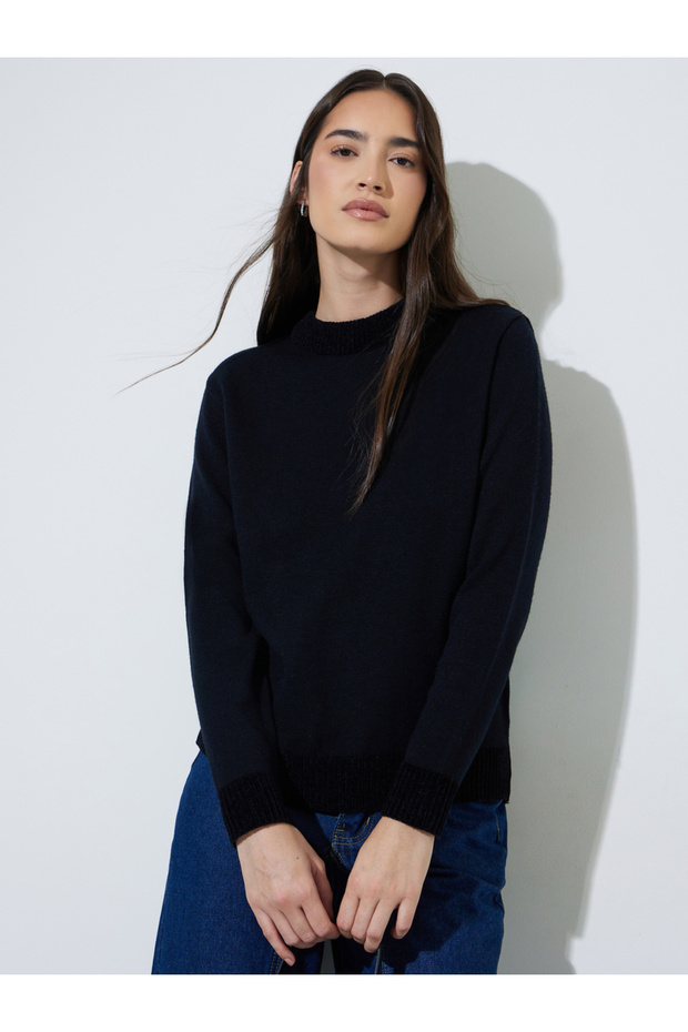 Black Solid Mixed Yarn Regular Fit Sweater