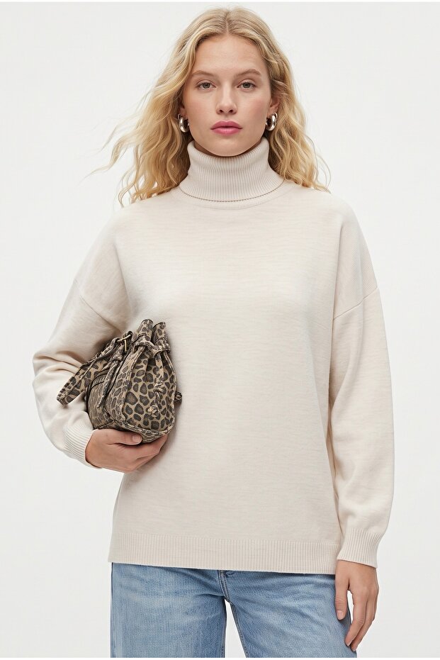 Women's New Teressa Light Beige Turtleneck Oversize Knitwear Sweater