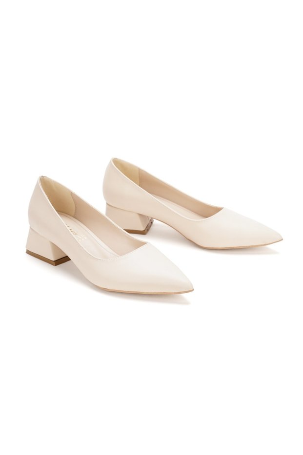 Stiletto Shoes with 3.5 cm Heel Height, Very Comfortable and Stylish for Traveling.