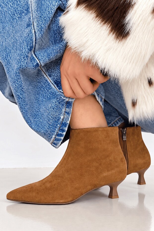 Denis Women's Suede Tan Pointed Toe Low Goblet Heeled Side Zipper Stylish Boots