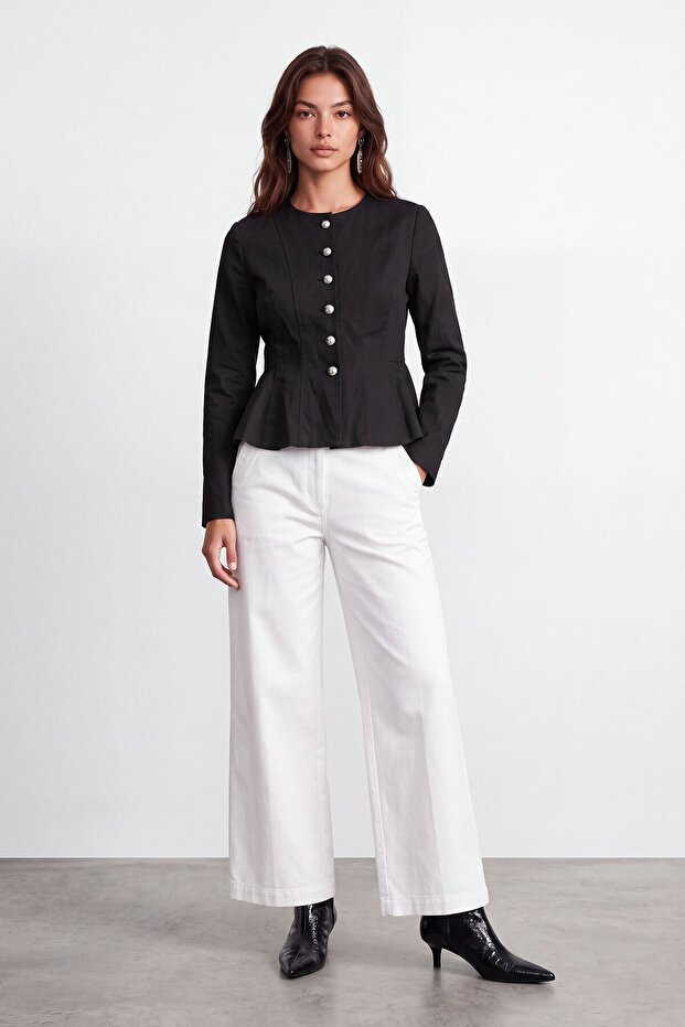 Buttoned jacket with flared waist