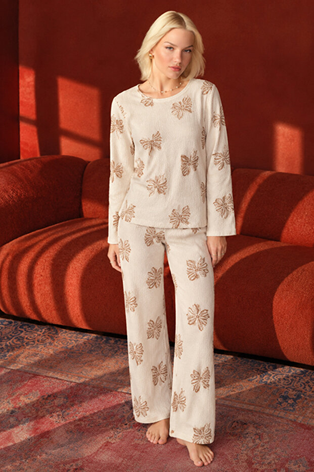 Women's Patterned Top and Bottom Home Style Cream Pajama Set