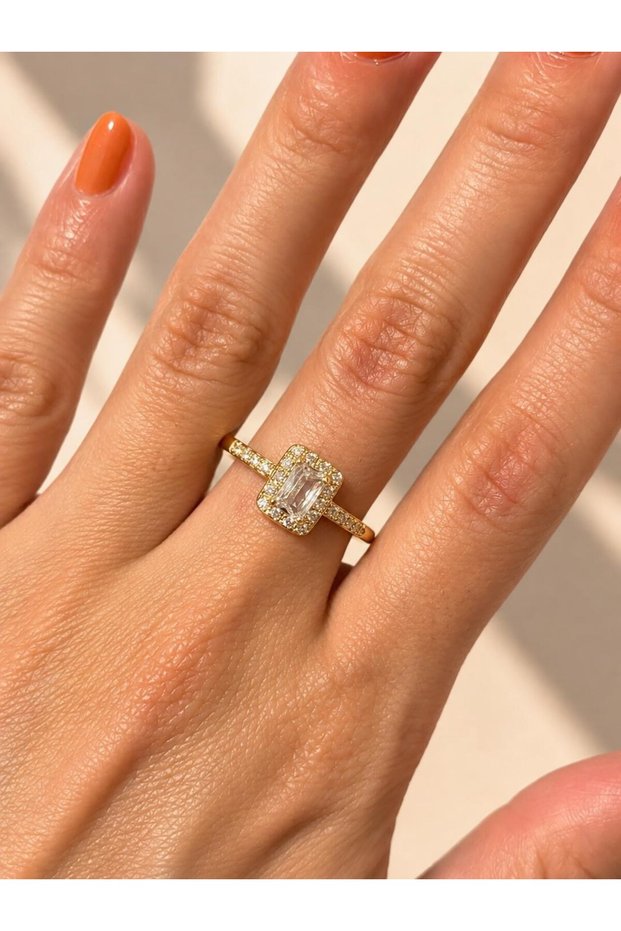 Single Stone Gold Ring