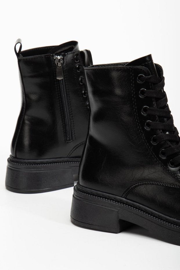 Sila Daily Shiny Black Leather Boots