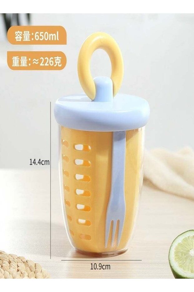 Stylish, portable fruit and salad cup for office workers—features a chic design, includes a fork-sp